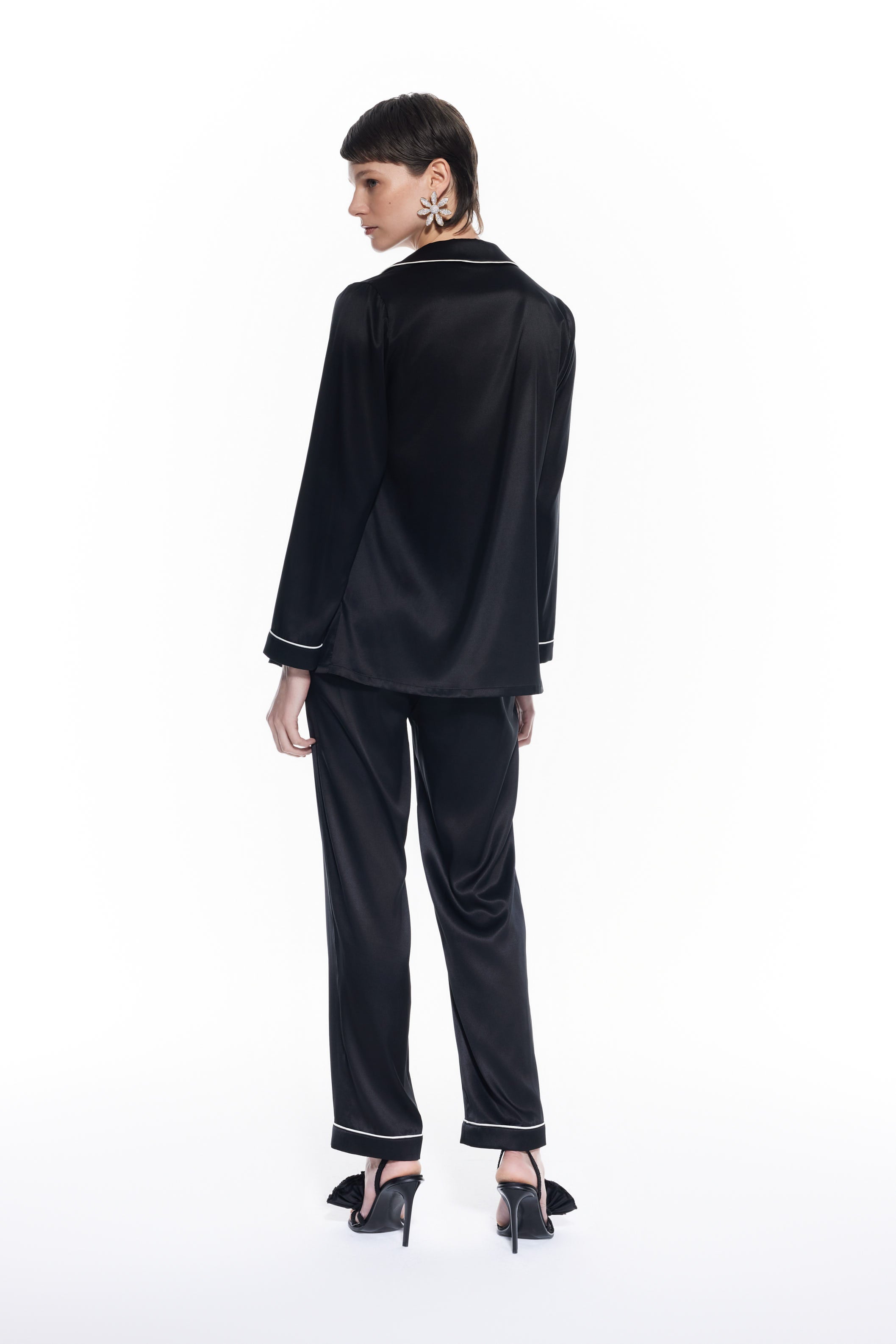 Carmen Black Silk Pijamas Set.