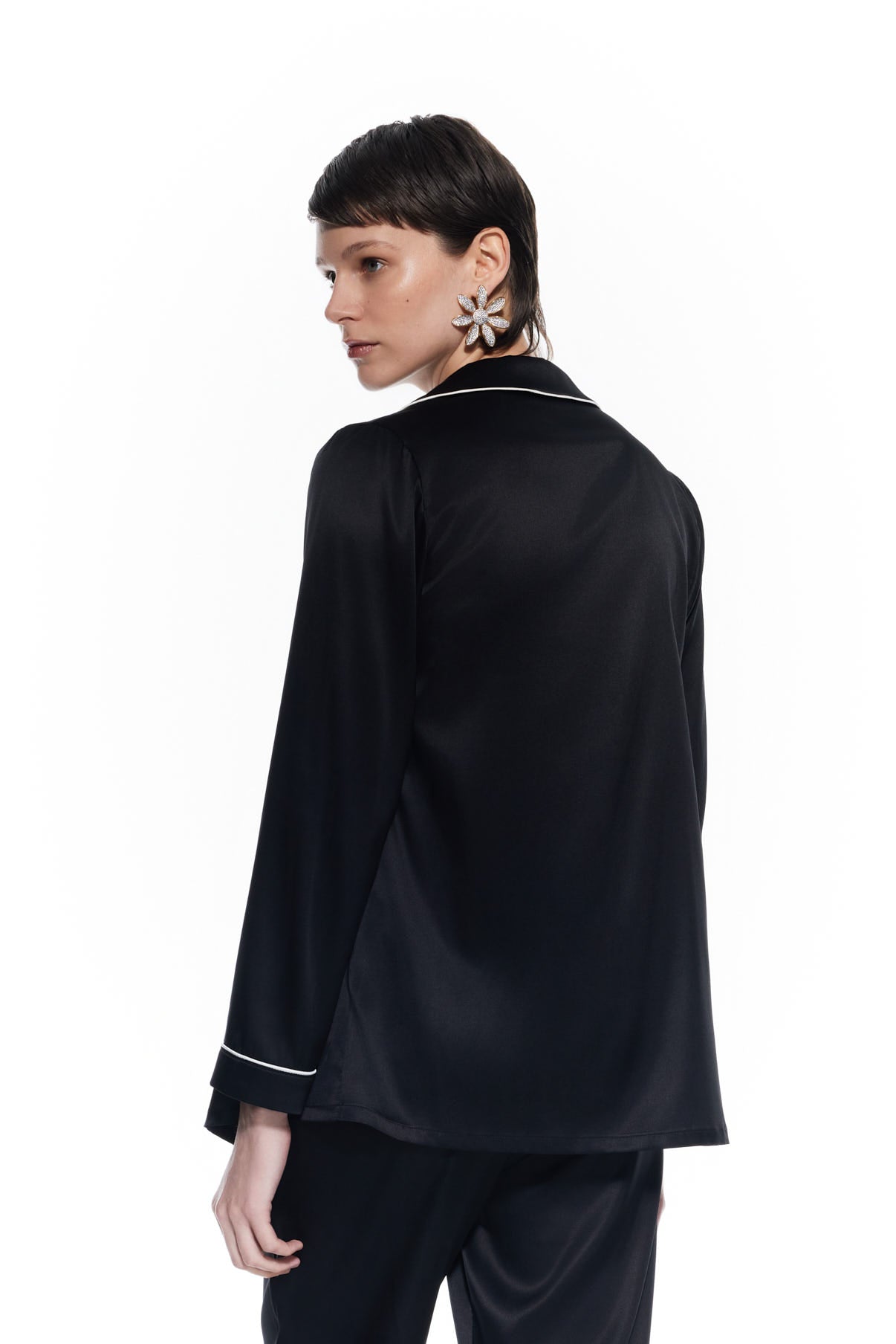 Carmen Black Silk Pijamas Set.